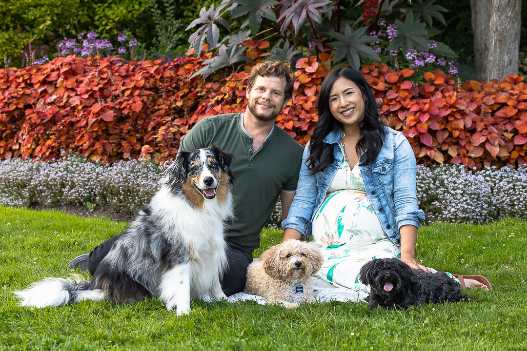 family and pet photography pet and family photoshoot in Gairloch Gardens, Oakville Ontario