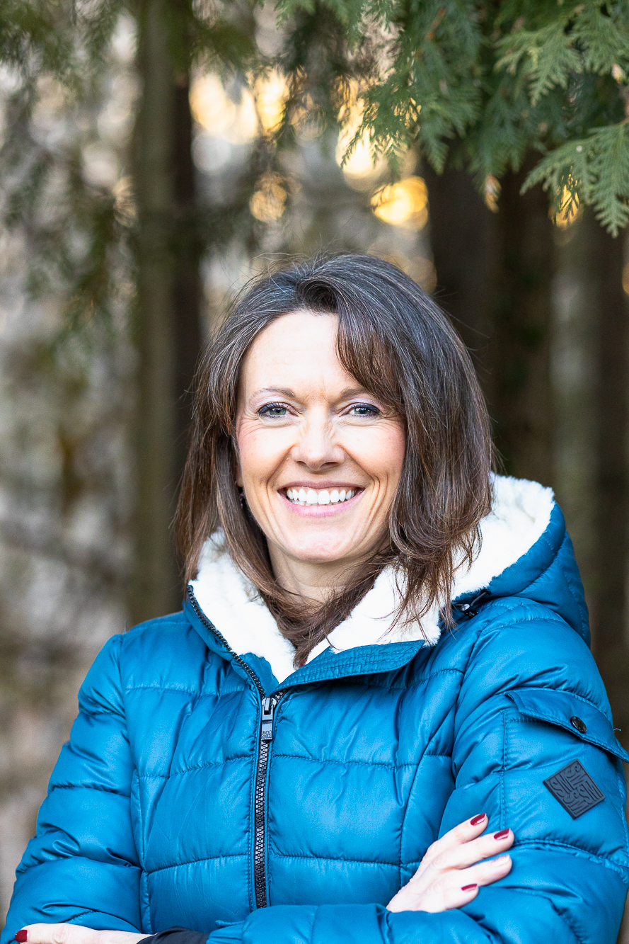 headshot headshot of a dog nutritionist in Burlington, Ontario