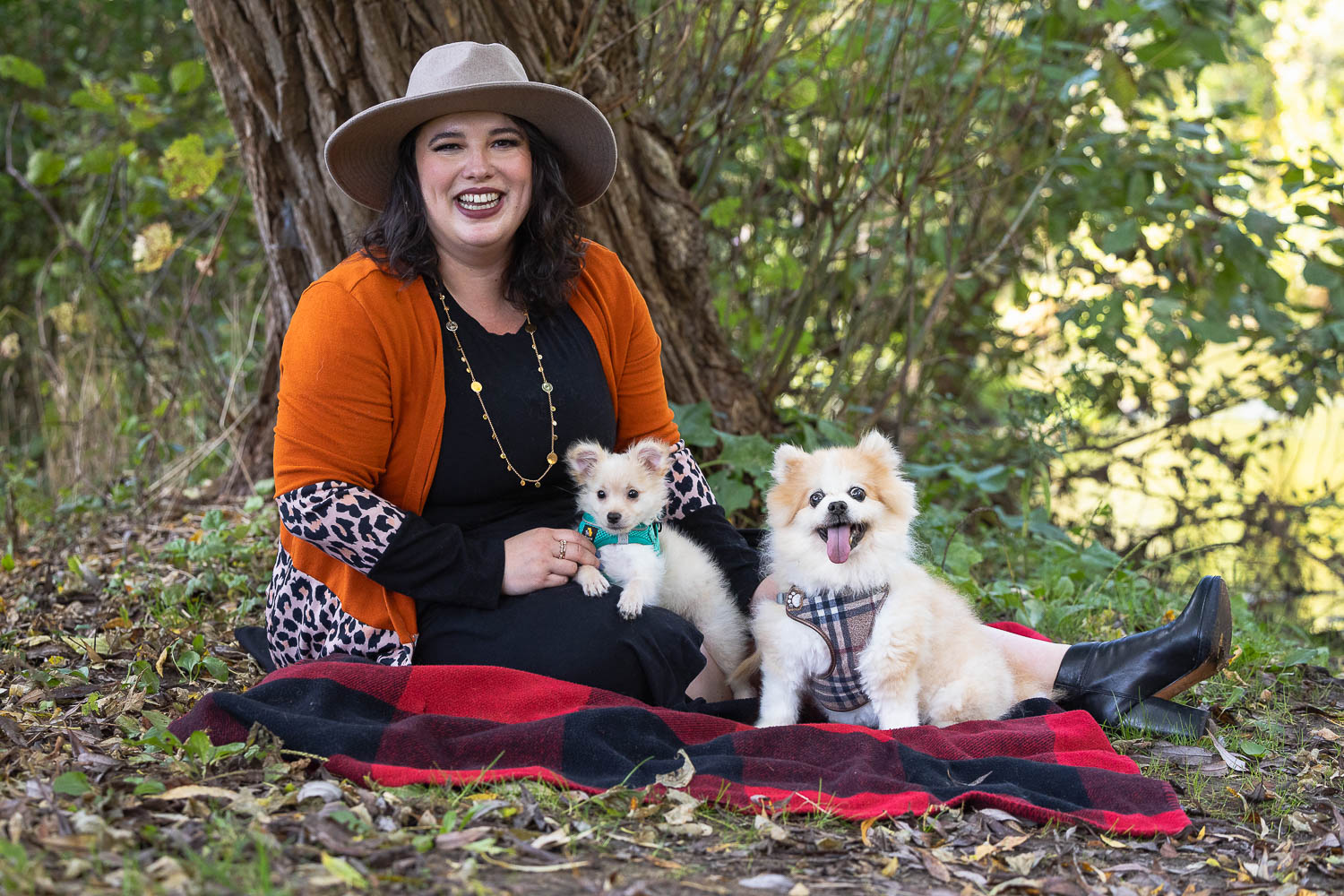 pet family photos in Burlington, Ontario fall family and pet photography at Lowville Park