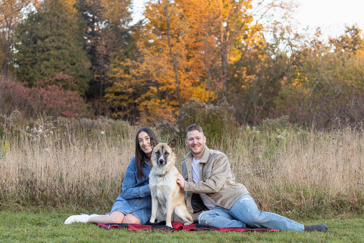 fall family photoshoot with dogs fall family pictures with dog at Lowville Park.
