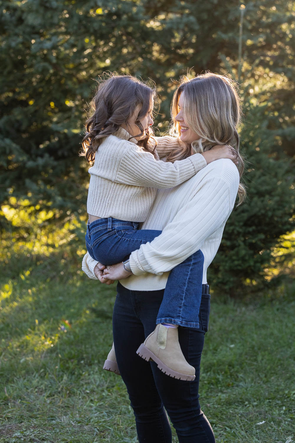 Family mini session at Christmas Tree Farm in Hamilton, Ontario.