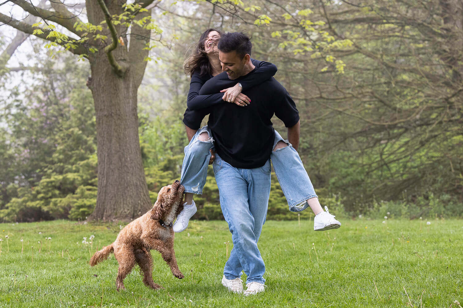 family and dog photo ideas in Oakville family and pet photos at Gairloch Gardens in Oakville.