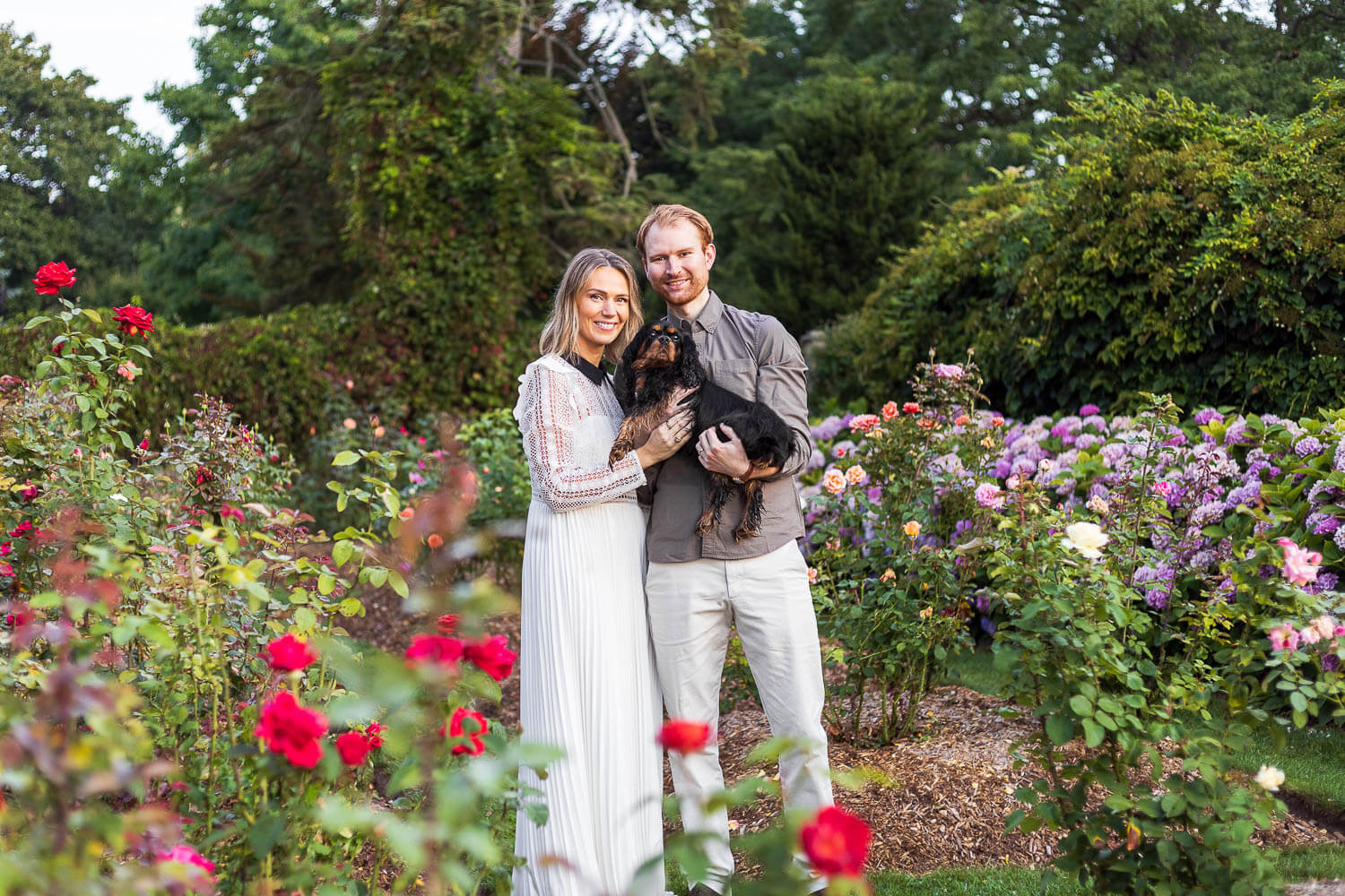 oakville dog and family photographer pet and family photoshoot at Gairloch Gardens.