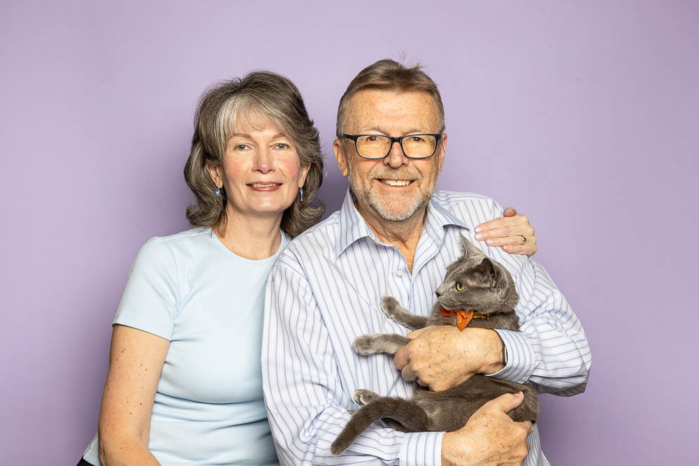 cat and family in home session family photoshoot with cat in Hamilton, ON.